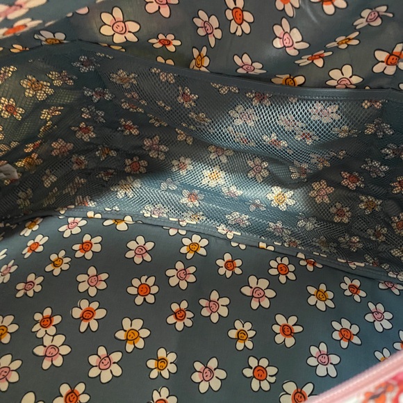 Vera Bradley Large Original Duffle Bag - Picture 4 of 6